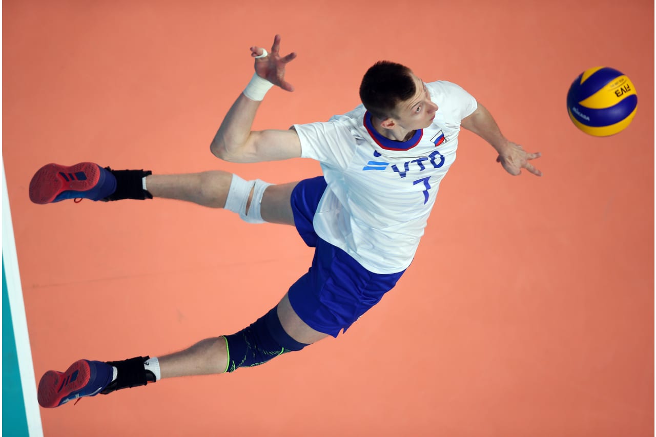 Dmitriy Volkov serves